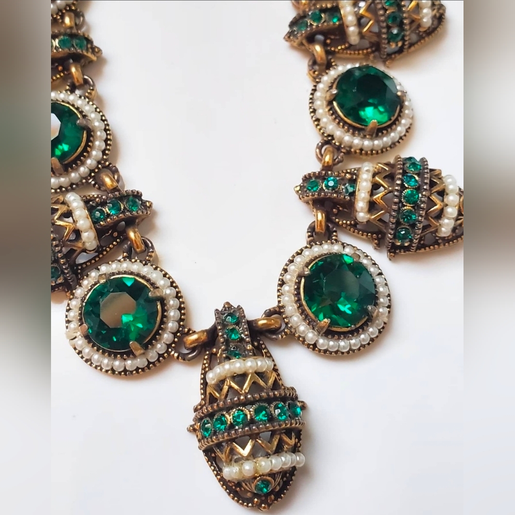 Vintage UraniumManganese Glass Necklace 250$